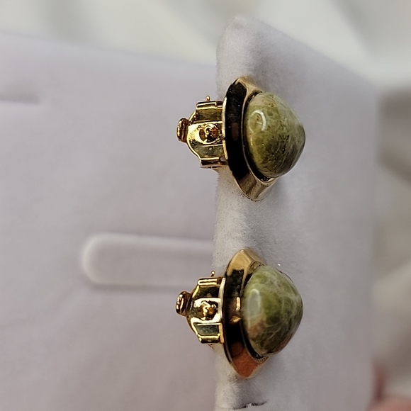 Vintage Green sage stone Earrings CLIP-ON Costume Statement Jewelry ✨️ - Picture 8 of 10